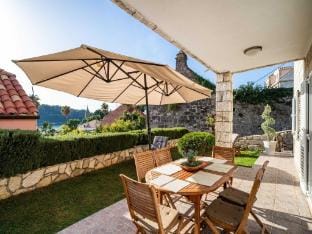 Villa Vista Old Town - Four Bedroom House with Terrace and Sea View Vacation rental in Cavtat
