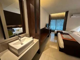 Triple Room Comfort  Group Stay Made Easy Vacation rental in Bangkok