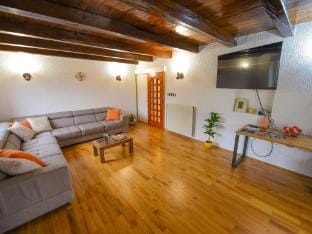 Cozy Luxe Holiday Home with Natural Thermal Bath - Seven Bedroom Holiday Home Vacation rental in Slovenia