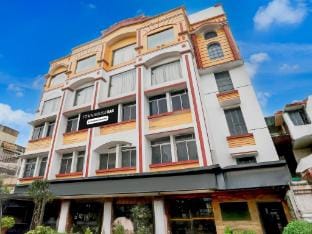 Super Townhouse Oak Dhanbad Near SSLNT College Vacation rental in India