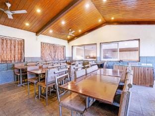 Deluxe Premium Stays at Mahabaleshwar Road Vacation rental in Maharashtra