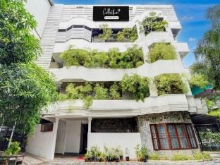 Hotel O Vazhakkala Kakkanad Vacation rental in Kochi