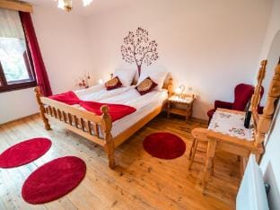 Bloomfield Retreat Country House with Sauna - Three Bedroom Country House Vacation rental in Slovenia
