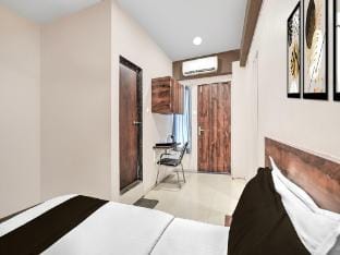 Collection O Palampur Surat Vacation rental in Gujarat