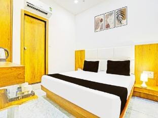 Super Collection O Adajan Vacation rental in Gujarat