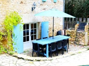 Blanquefort Woodland Hill Retreat Vacation rental in Nouvelle-Aquitaine