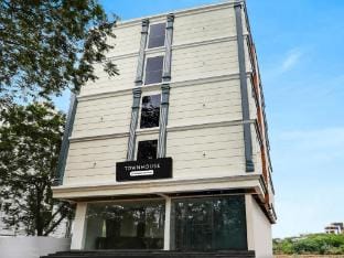 Super Townhouse Shamshabad Near Airport Vacation rental in Hyderabad