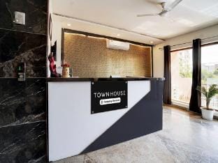 Cosy Stays at Taj Nagri Basai by Royal Empire Vacation rental in Agra