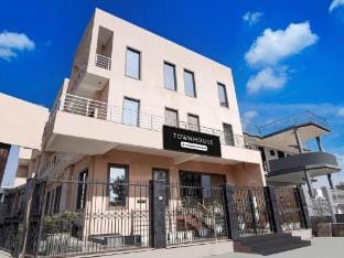 Cosy Stays at Taj Nagri Basai by Royal Empire Vacation rental in Agra