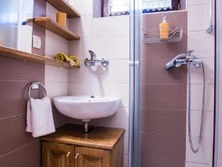 Rustic Authentic Holiday Home with Terrace and Wood Stove - Three Bedroom Holiday Home with Terrace Vacation rental in Slovenia