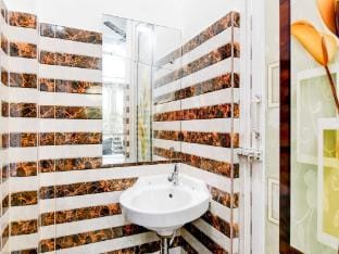 Collection O Hiland Park Vacation rental in Kolkata