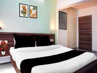 Collection O Ambegaon Road Katraj White Castle Vacation rental in Pune