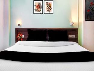 Collection O Ambegaon Road Katraj White Castle Vacation rental in Pune