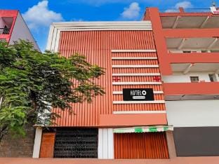 Hotel O Sector 121 Gaur City Mall Noida Vacation rental in Noida
