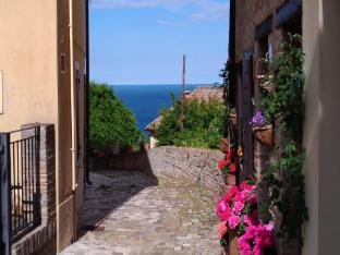 Spacious apartment in a stone farmhouse Vacation rental in Marche