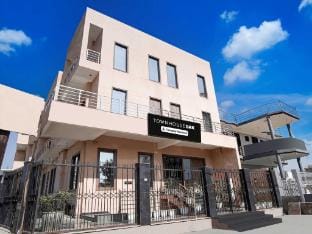Collection O Taj Nagri Basai Vacation rental in Uttar Pradesh