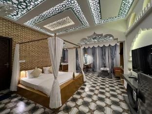 Royal Palace By Luxury Vibes Stay Vacation rental in New Delhi