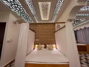 Royal Palace By Luxury Vibes Stay Vacation rental in New Delhi