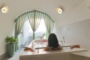 Santorini 4 with Jaccuzi By Luxury Vibes Stay Vacation rental in New Delhi