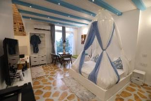 Santorini 2 With Jaccuzi By Luxury Vibes Stay Vacation rental in New Delhi