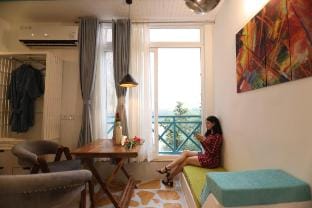 Santorini 2 With Jaccuzi By Luxury Vibes Stay Vacation rental in New Delhi