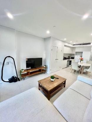 Modern 1BR Haven in Marrickville | Walk to Station Vacation rental in Marrickville