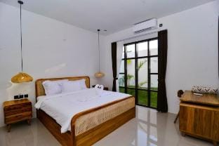 3 Bed Villa in Kuta w/ Day Bed Pool Fast Wi-Fi Vacation rental in Pujut