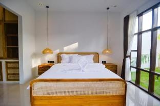 3 Bed Villa in Kuta w/ Day Bed Pool Fast Wi-Fi Vacation rental in Pujut