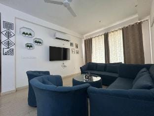 Flat in Wave-Estate (85 sector) Vacation rental in Punjab, India