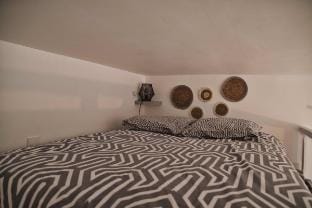 Cozy mezzanine studio in central Beaucaire Vacation rental in Tarascon