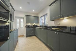 Beautiful 3-Bed Home with Hot Tub in Ross-on-Wye Vacation rental in Ross-on-Wye