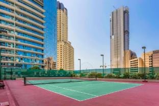 Stylish and Sleek 1 Bed + Study near the JBR beach Vacation rental in Dubai