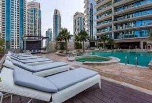 Stylish and Sleek 1 Bed + Study near the JBR beach Vacation rental in Dubai