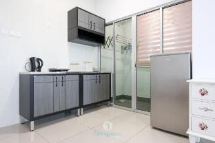 Cozy 3B3B - 6 pax | F&B & Mart | Chan Sow Lin Vacation rental in Federal Territory of Kuala Lumpur
