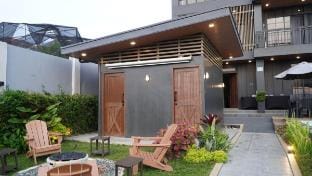 Modern Industrial Private Villa (with Heated Pool) Vacation rental in Calamba