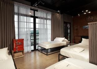 Modern Industrial Private Villa (with Heated Pool) Vacation rental in Calamba