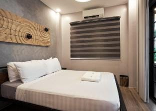 Modern Industrial Private Villa (with Heated Pool) Vacation rental in Calamba