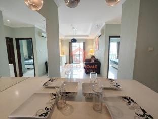 Strategic 1BR Bellezza Apt Green Gem Max 6 Vacation rental in South Jakarta City