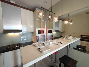 Strategic 1BR Bellezza Apt Green Gem Max 6 Vacation rental in South Jakarta City