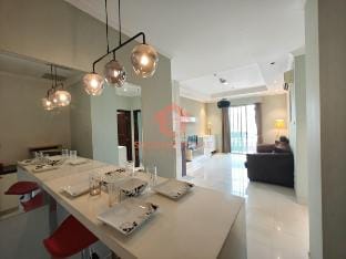 Strategic 1BR Bellezza Apt Green Gem Max 6 Vacation rental in South Jakarta City