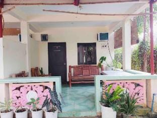 Room with Swimming Pool Vacation rental in Bolinao