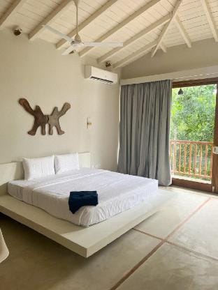Room with terrace in Retreat Villa, Ahangama Vacation rental in Ahangama