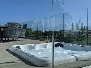 Cliff Cottage - Luxurious Seaview Retreat Vacation rental in Great Yarmouth
