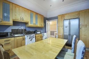 Hayy Contractor House 5 Bedroom Huddersfield  Sleeps 18 Vacation rental in Huddersfield