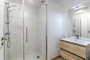 Cozy 3-BR Flat w/ Terrace near Vannes Old Town Vacation rental in Vannes