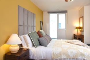 Crown Quarter Apartments - City View Vacation rental in Southampton