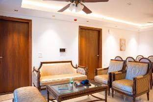The Royal Crown - 3BHK luxury home by Viraalay Vacation rental in Jaipur
