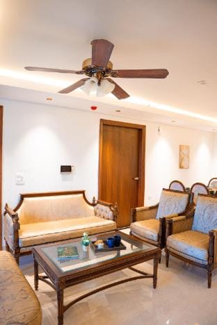 The Royal Crown - 3BHK luxury home by Viraalay Vacation rental in Jaipur