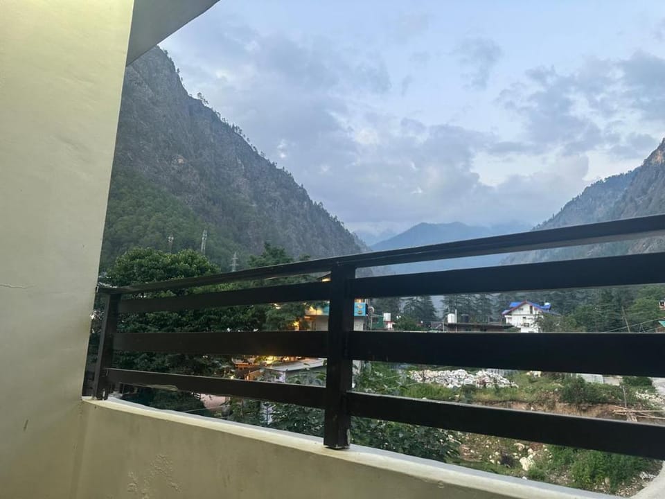 Woodward 2 by 4 Wildflower Hotel in Himachal Pradesh