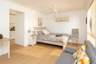 Cozy Studio Suite in House - Private Kitchen Bath Vacation rental in Brisbane